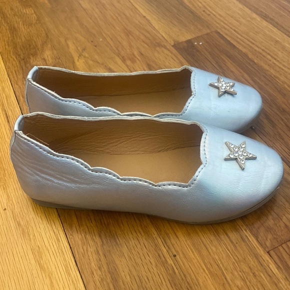Krazy Kicks Girl’s Silver Ballet Flats With Star Size 11 - Picture 1 of 7